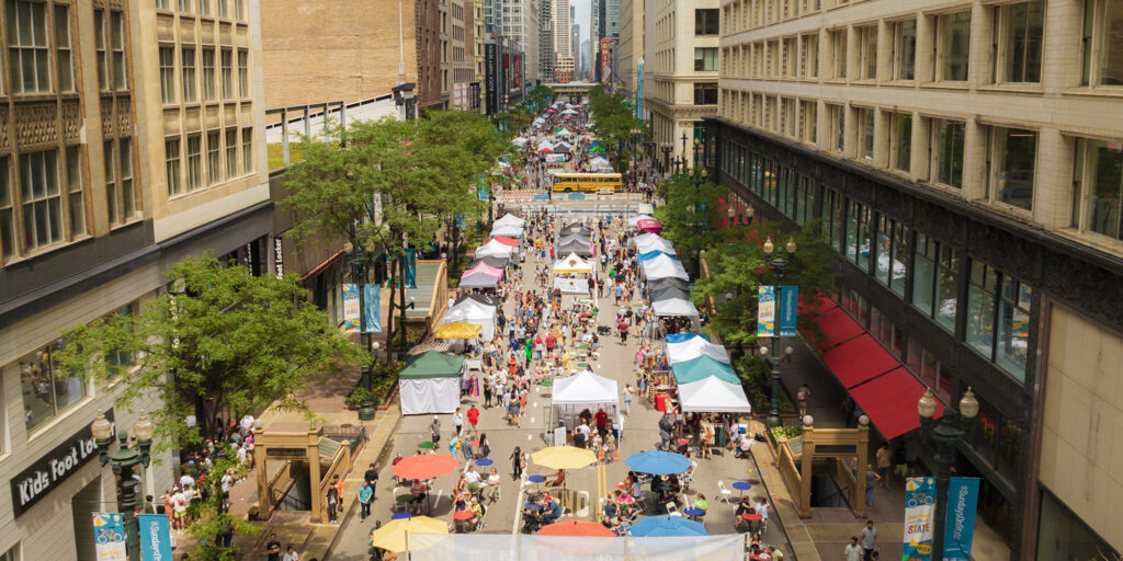 Lollapalooza and Sundays on State help drive foot traffic up in the Loop for two straight weeks